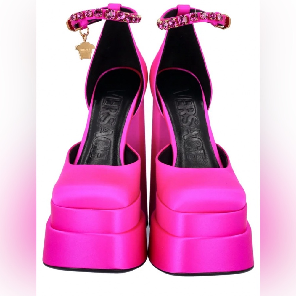 NIB $1475 VERSACE MEDUSA AEVITAS PLATFORM RUNWAY PINK SATIN SHOE PUMP Size 38